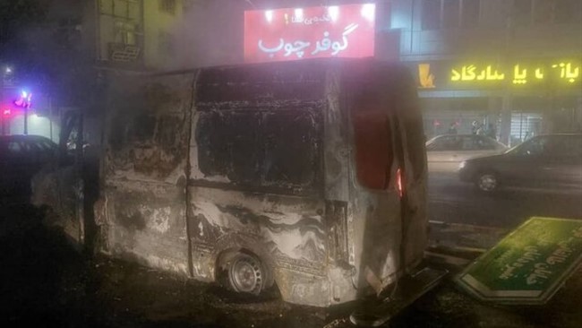 سخنگوی هلال احمر درباره جزئیات شهادت ۳ نفر از امدادگر هلال احمر گفت: این ۳ نفر برای انتقال مصدومان با آمبولانس اعزام شده بودند.