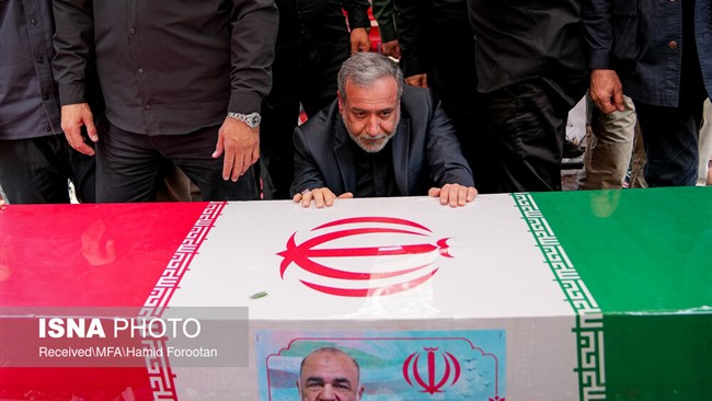 پیکر مطهر بخشی از شهدای تجاوز رژیم صهیونیستی به خاک کشورمان و دفاع مقدس تحمیلی دوازده روزه صبح روز شنبه (۷ تیر ۱۴۰۴) توسط مردم تهران تشییع شد.