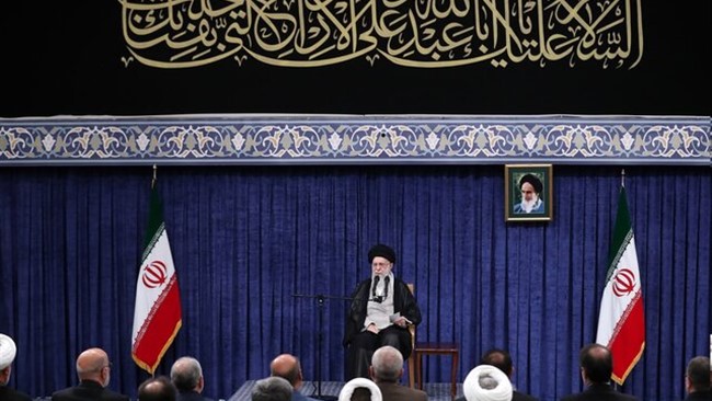 رهبر معظم انقلاب اسلامی، ضمن تحلیل کار بزرگ ملت ایران در جنگ تحمیلی اخیر و نقش برآب شدن محاسبات و نقشه‌های متجاوزان، به اتحاد عظیم ملت ایران با همه اختلاف سلائق سیاسی و تفاوت وزن مذهبی برای دفاع از ایران عزیز اشاره و تأکید کردند: وظیفه همه حفظ این اتحاد ملی است.