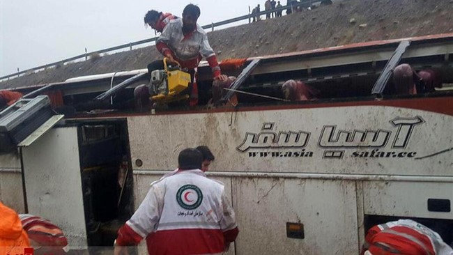 رئیس اورژانس فارس از جان‌باختن ۱۵ نفر و مصدومیت ۲۷ نفر در جاده فیروزآباد – کوار خبر داد.
