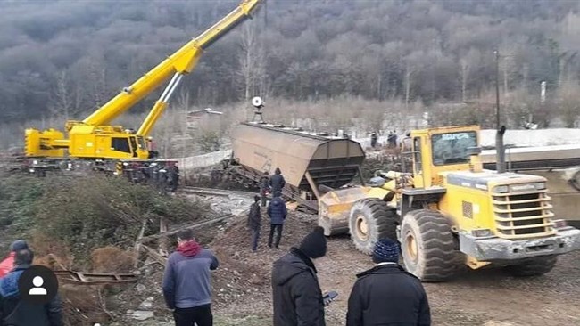 مدیرکل راه‌آهن شمال از وقوع حادثه ریلی در سوادکوه خبر داد و گفت: به علت خروج ۲ واگن باری از ریل و آسیب به بخشی از ریل، تردد قطارها در این محور ریلی موقتا متوقف شده و تا عصر امروز از سر گرفته می‌شود.