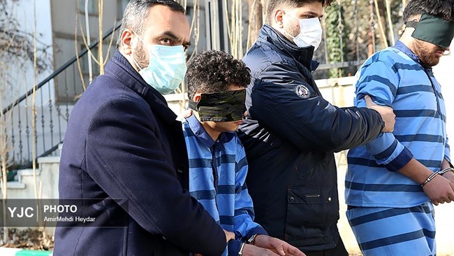 سرکلانتری سوم پلیس پیشگیری پایتخت از دستگیری ۲ سارق زورگیر خبر داد که در اطراف یک خوابگاه دانشجویی در حال پرسه‌زنی بودند.