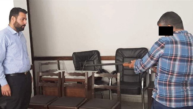روز شنبه گذشته، مرد ۴۲ساله ای که در جنایتی هولناک ، پدرش را به خاطر مشتی طلا به قتل رسانده بود، درحالی به سوالات تخصصی قاضی ویژه قتل عمد مشهد پاسخ داد که مدعی بود به عقده های فروخورده از دوران کودکی شلیک کرده است!