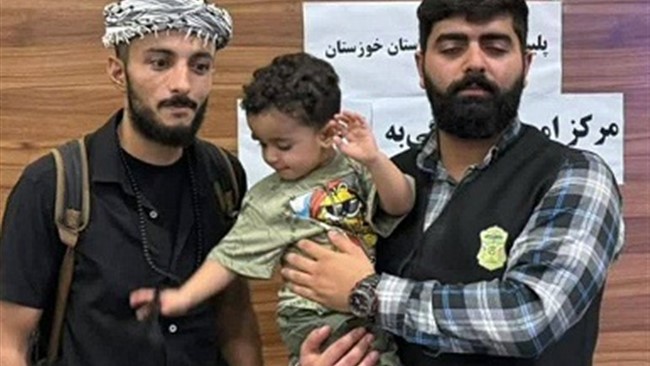 پیداشدن دختربچه ۲ ساله در پایانه مرزی شلمچه و شناسایی خانواده فقدانی و تحویل وی به خانواده توسط پلیس آگاهی مستقر در مرز شلمچه.