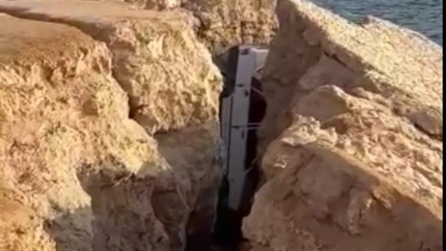 سرنشینان پراید که اعضای یک خانواده ۷ نفره بودند در سقوط خودرو به دره ۲۰۰ متری در فلارد به طور معجزه آسایی نجات یافتند.