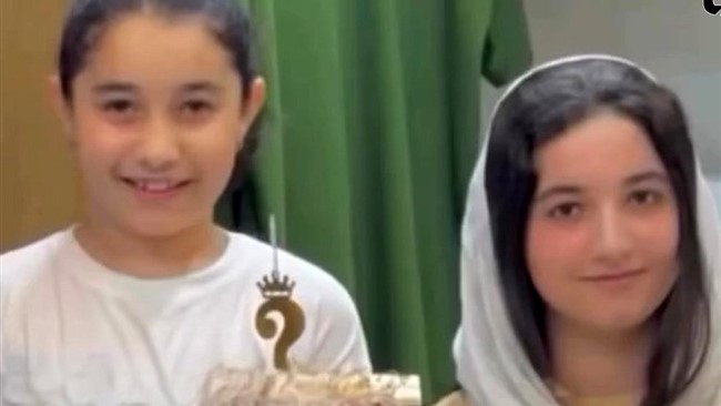 به علت سقوط غلتک راهسازی و برخورد با خودروی سواری در جاده هراز، دو خواهر جان خود را از دست دادند.