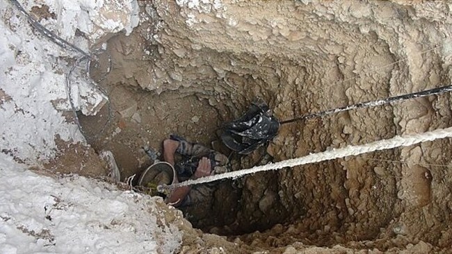 در پی اعلام مرکز فوریت‌های پلیس ۱۱۰ مبنی بر گازگرفتگی چهار نفر در چاه در یکی از مناطق این شهرستان، بلافاصله مأموران انتظامی به همراه نیروهای امدادی برای بررسی موضوع در محل حاضر شدند.