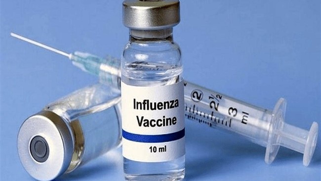سخنگوی سازمان غذا و دارو اعلام کرد: واکسن آنفلوآنزا امسال نیز هم از مسیر واردات و هم با تولید داخلی در داروخانه‌ها عرضه شده است.