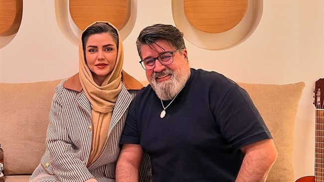 مهدی یغمایی، خواننده ایرانی، به تازگی عکسی جدید از خود و همسرش را در صفحه اینستاگرامش منتشر کرده است.
این تصویر با ژست جالب این دو نفر، توجه کاربران را جلب کرده است.