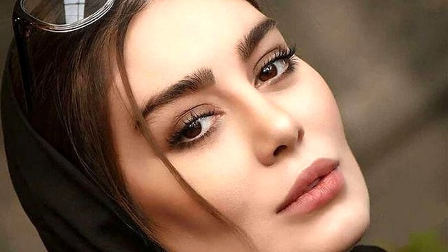 در ادامه تصویری جالب از سحر قریشی و فریبا نادری را در طلافروشی شاهرخ استخری و در دهه ۹۰ مشاهده خواهید کرد.