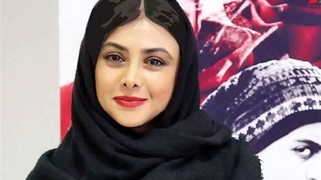جدیدترین عکس‌های منتشر شده از «آزاده صمدی» را در نهمین جشن عکاسان سینمای ایران، با استایلی جذاب و متفاوت مشاهده می‌کنید.