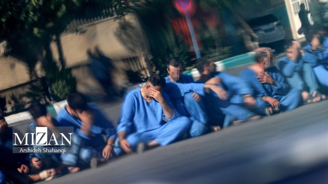 سردار «عباسعلی محمدیان» فرمانده انتظامی پایتخت صبح روز یکشنبه (۶ مهر ۱۴۰۴) با بیان اینکه ماموران آگاهی در ۴۸ ساعت گذشته ۲۷۰ سارق و مالخر را دستگیر کردند، گفت: ۴۰۰ دستگاه گوشی تلفن همراه از این سارقان کشف و ضبط شد.