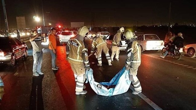رئیس اداره تصادفات پلیس راهور تهران بزرگ از جانباختن و زخمی شدن دو عابرپیاده در برخورد با خودروی لیفان در بزرگراه شهید همت خبر داد.
