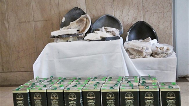 هوشیاری مأموران پلیس فرودگاه امام خمینی(ره) در بررسی محموله‌های ارسالی به خارج از کشور باعث کشف 222کیلو مواد‌مخدر شیشه که در محموله سفالی و بار روغن زیتون جاسازی شده بود، منجر شد.