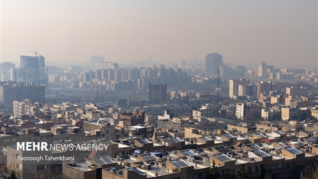کارگروه اضطرار آلودگی هوای استان تهران با توجه به صدور هشدار نارنجی هواشناسی از تعطیلی مهدکودک و پیش دبستانی‌ها و غیرحضوری شدن کلاس درس مدارس ابتدایی شهر و استان تهران به استثنای شهرستان های فیروزکوه و دماوند برای دوشنبه و سه شنبه ۶ و ۷ بهمن ماه خبر داد و گفت: طرح زوج و فرد از درب منزل تا ۴۸ ساعت آینده اجرا می شود.