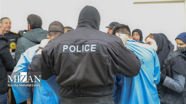 پس از گذشت 3سال و وقوع 5سرقت مسلحانه در طلافروشی‌های تهران که منجر به جان‌باختن یک طلافروش شده بود، پلیس آگاهی پایتخت موفق شد اعضای این باند را که همگی تبهکارانی افغان هستند، دستگیر کند.