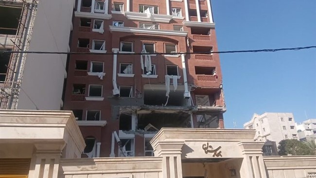 مدیرکل مدیریت بحران استان هرمزگان اعلام کرد: علت انفجار در یک ساختمان واقع در بلوار معلم شهر بندرعباس که حوالی ظهر امروز روی داد، در دست بررسی است.