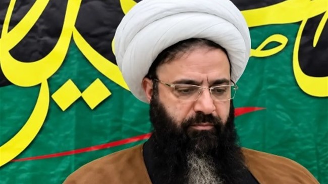 مردی که در جنایتی هولناک امام جماعت یکی از مساجد ساری را با ضربات چاقو به قتل رسانده بود بعد از 2روز فرار در کرج دستگیر شد.