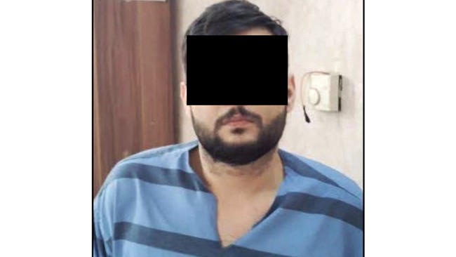 جوان ۴۳ساله ای که به سگ گردانی ورفیق بازی شهره بود درحالی مادرکوهنوردش را با ضربه بطری شیشه ای به قتل رساند و جسد او را دربیابان های اطراف بزرگراه مشهد-چناران آتش زد که مادرش بازنشسته دانشگاه علوم پزشکی مشهد بود و فرزندش را پس ازجدایی ازشوهر به تنهایی و با سختی های مرارت آور بزرگ کرده بود.