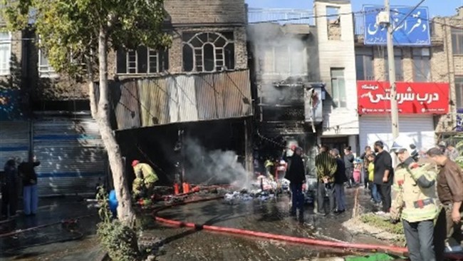 حریق یک واحد تعویض روغنی در بلوار ۲۲ بهمن مشهد با مصدومیت ۲ نفر همراه شد و با تلاش آتش‌نشانان، از سرایت آتش به مغازه‌های مجاور و طبقات مسکونی جلوگیری شد.