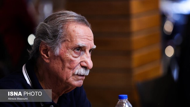 در پی سرقت گوشی تلفن همراه «سیاوش طهمورث»، بازیگر سینما و تلویزیون، رسیدگی به موضوع در دستور کار کارآگاهان اداره هجدهم پلیس آگاهی تهران بزرگ قرار گرفت.
پس از دستگیری متهم، سیاوش طهمورث به اداره هفدهم پلیس آگاهی تهران بزرگ دعوت شد و ضمن حضور در این اداره، سارق را شناسایی کرد.