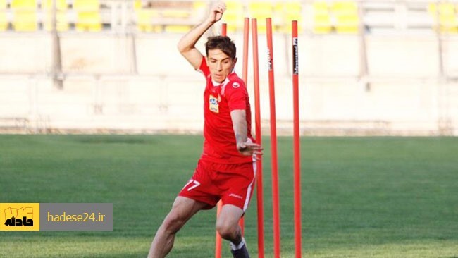 فرشاد احمدزاده، وینگر تیم فولاد که چند روز پیش گل مهمی به پرسپولیس زد، با انتشار یک استوری به اتفاقات اخیر واکنش نشان داد.