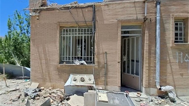 ریزش بخشی از دیوار آجری یک ساختمان درشهر گِراش واقع در جنوب استان فارس منجر به فوت یک کارگر و مصدومیت یک کارگر دیگر شد.