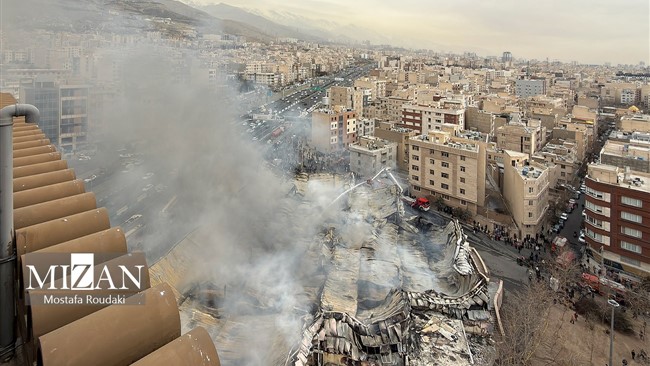 لحظاتی پیش نیروهای امدادی موفق به مهار کامل آتش بازارچه جنت آباد شدند و طبق اعلام اورژانس تهران، این حادثه خوشبختانه فوتی نداشت.