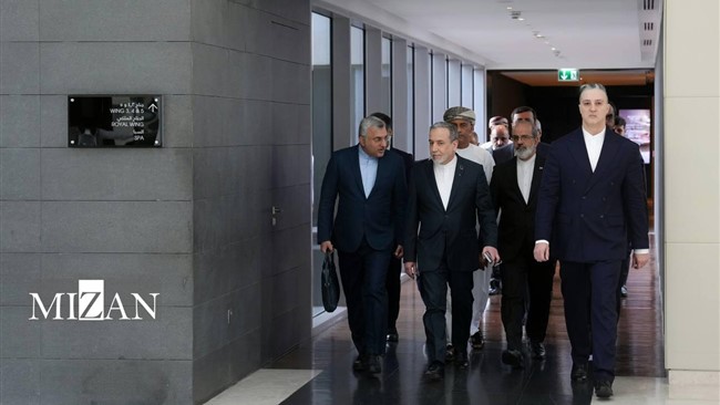 وزیر امور خارجه پیش از آغاز مذاکرات ایران و آمریکا در مسقط تصریح کرد: ایران با چشمانی باز و بدون از یاد بردن رویدادهای سال گذشته وارد مسیر دیپلماسی می‌شود، ما با حسن نیت وارد تعامل می‌شویم و در عین حال، قاطعانه بر حقوق خود ایستادگی می‌کنیم.