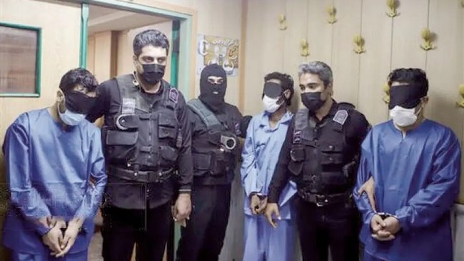 سارقان مسلح جنایتکار پس‌از دستگیری توسط پلیس مشهد به قصاص محکوم شدند​​​​​​​تبهکاران مخوفی که هنگام برگزاری جلسات دادگاه درسال گذشته با ۱۶مورد اتهام سنگین رو‌به‌رو شدند، درنهایت به مجازات‌های قصاص نفس در ملاءعام وزندان‌های طولانی مدت محکوم شدند.