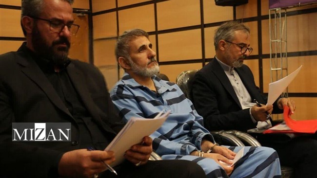 جلسه رسیدگی به اتهامات صادق ساعدی‌نیا مدیرعامل شرکت صنعت غذایی و مدیر کافه‌های زنجیره‌ای ساعدی‌نیا از متهمان کودتای آمریکایی- صهیونیستی دی ماه ۱۴۰۴ در دادگاه انقلاب قم برگزار شد.