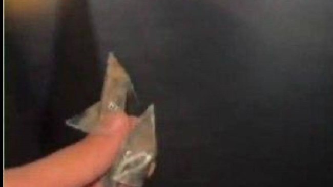ساعتی پیش فیلمی در فضای مجازی منتشر شد که نشان می‌داد به واسطه انداختن میخ سه‌پر در اتوبان تهران‑کرج، تعدادی خودرو پنچر شده و ترافیک سنگینی در این مسیر ایجاد شده است. اما رئیس پلیس راه راهور فراجا دلیل این ماجرا را توضیح داد.