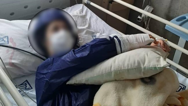 یک کارگر زن حدوداً ۲۰ ساله در منطقه گیلاوند شهرستان دماوند بر اثر گیرکردن در دستگاه بالابر، دچار مصدومیت شد.