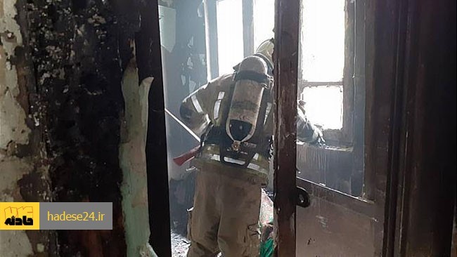 در پی وقوع آتش‌سوزی در یک منزل مسکونی در یزد، مشخص شد علت حادثه ذخیره بنزین در داخل ساختمان بوده است.
