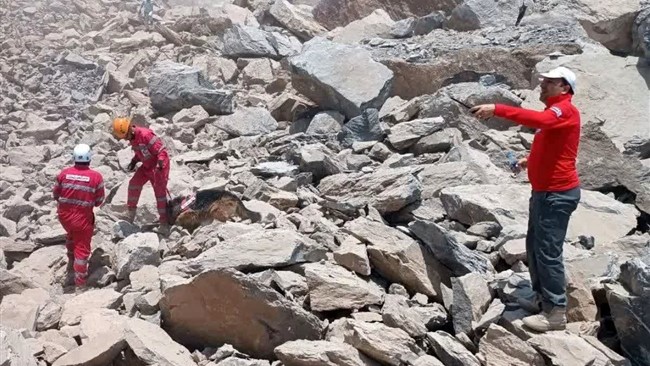 حادثه ریزش آوار در معدن زغال‌سنگ «گلتوت» از توابع شهرستان زرند، منجر به جان‌باختن یکی از کارگران این معدن شد.