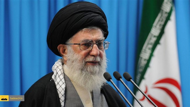 خادمان حرم رضوی آرامگاه ابدی رهبر شهید انقلاب در رواق دارالذکر را ‏آماده‌سازی کردند.