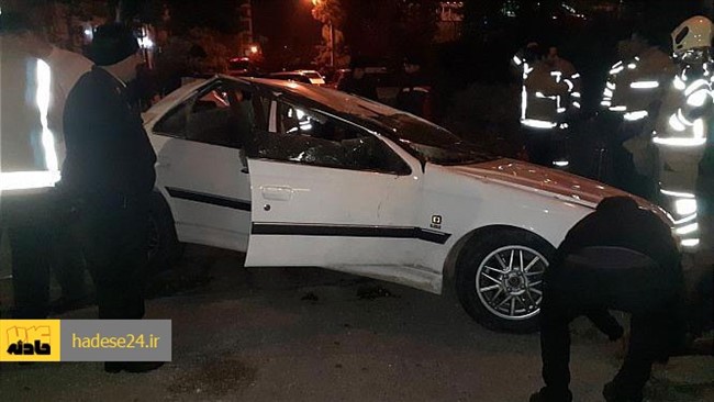 معاون عملیات و امور ایستگاه‌های سازمان آتش‌نشانی و خدمات ایمنی شهرداری کرج از جان باختن راننده یک دستگاه پژو پارس و مصدومیت سرنشین آن در پی برخورد خودرو با تیر چراغ برق و یک اصله درخت در منطقه دولت‌آباد کرج خبر داد.