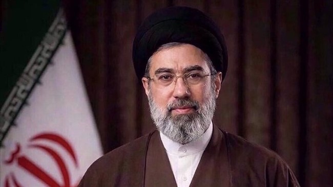 رهبر معظم انقلاب در پیامی به مناسبت تشییع و تدفین رهبر شهید انقلاب، تصریح کردند: عهد می‌بندیم انتقام خون پاک رهبر شهید و همه‌ی شهیدان این دو جنگ را از قاتلین جنایتکار و بی‌آبرو بگیریم؛ این انتقام، خواست ملّت ما است و به‌طور حتمی باید صورت بگیرد.