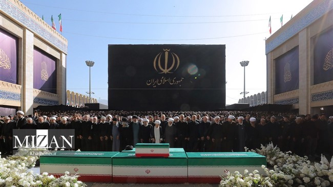 صبح امروز یکشنبه ۱۴ تیر ۱۴۰۵ مراسم اقامه نماز بر پیکر رهبر انقلاب و شهدای خانواده ایشان، شهید دکتر مصباح الهدی باقری کنی، شهید سیده بشری خامنه‌ای، شهید زهرا حداد عادل و شهید زهرا محمدی گلپایگانی، در مصلای امام خمینی(ره) تهران برگزار شد.