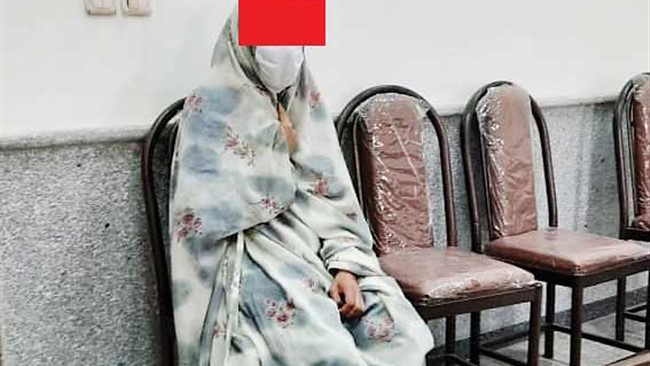 یک اشتباه ساده در تعمیر گوشی موبایل، نقاب از چهره‌ی عروسی برداشت که با ظرافتی تمام، طلاهای مادرشوهر خود را با بدل جابه‌جا می‌کرد تا از آن‌ها انتقام بگیرد.