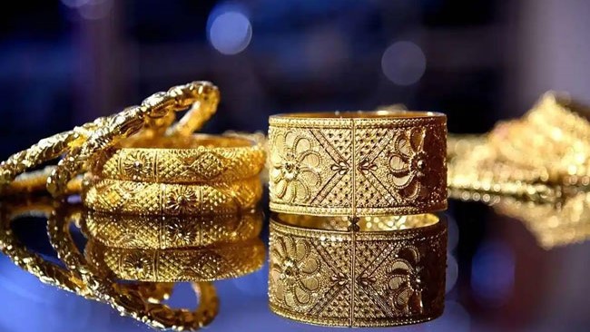 وقتی طلاها را دیدم، یک ذره هم دلم نلرزید»؛ این شاه‌بیت حرف‌های تکنیسین اورژانس است که در صحنه تصادفی که یک نفر فوت شده  بود و یک نفر دیگر وضعیت وخیمی داشت، یک‌ونیم کیلو طلا پیدا کرد اما تصمیم گرفت طلاها را به صاحبش برگرداند. او و همکارش می‌گویند از کاری که انجام داده‌اند راضی هستند و خودشان را حافظ مال و جان مردم می‌دانند.