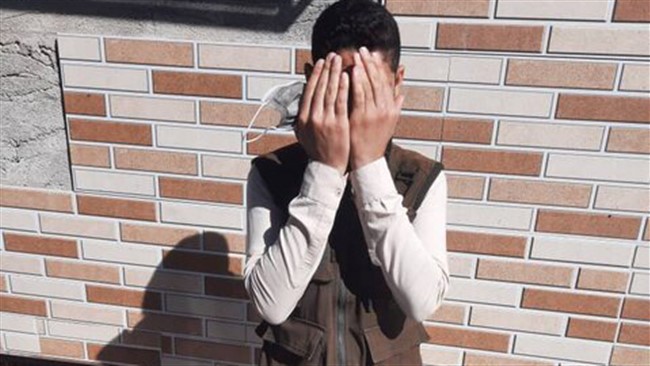 جاماندن تلفن همراه در خانه زن میانسال، مأموران را به نوجوانی رساند که پس از سرقت طلاها، این زن را تا یک قدمی مرگ برده بود.