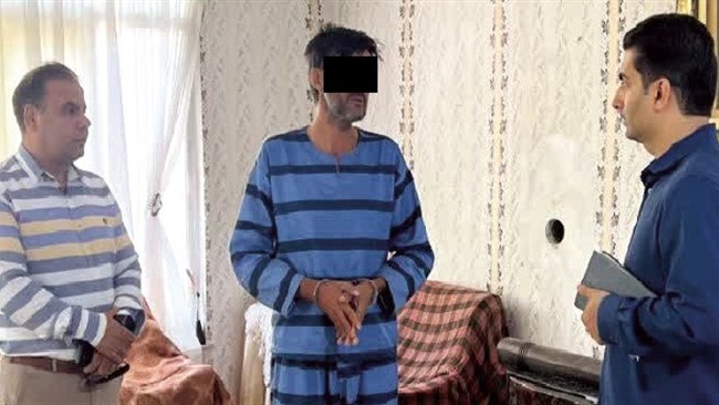 مرد معتادی دریکی ازروستاهای شهرستان کلات،همسرش را به خاطر فروش دنا پلاس وطلاها،مقابل چشمان وحشت زده فرزندانش درحالی با ریختن بنزین به آتش کشیدکه تلاش هایش برای نجات وی ازمرگ بی نتیجه ماند.