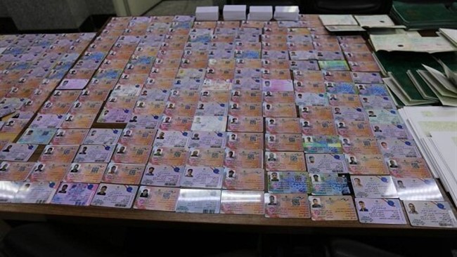 سرپرست معاونت مبارزه با جعل و کلاهبرداری پلیس آگاهی تهران بزرگ از انهدام باند حرفه‌ای جعل مدرک و کلاهبرداری در تهران و دستگیری ۸ نفر در این خصوص خبر داد.