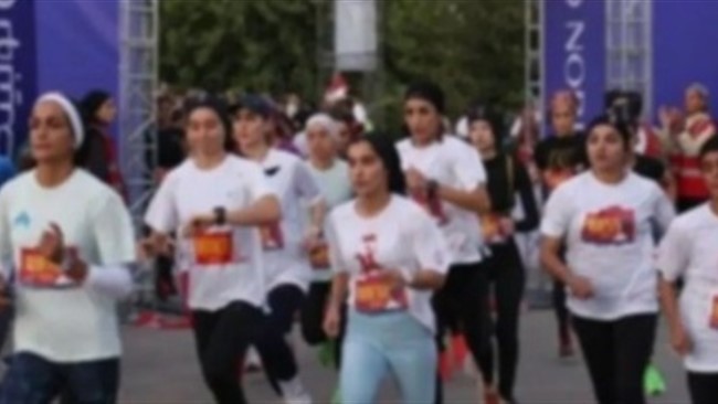 بدلیل برگزاری رویدادی تحت عنوان «دو ماراتن تهران» که موازین شرعی و قانونی در آن رعایت نشده بود، با ورود دادستانی تهران پرونده قضایی تشکیل شد.